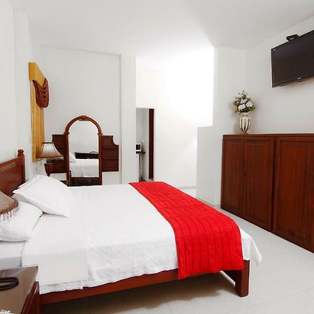 Hotel Versailles Internacional Guayaquil Bagian luar foto